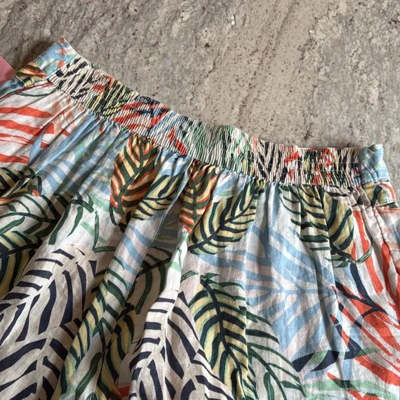 Tahari Multicolor Leaf Print Capri Pants - Picture 6 of 14